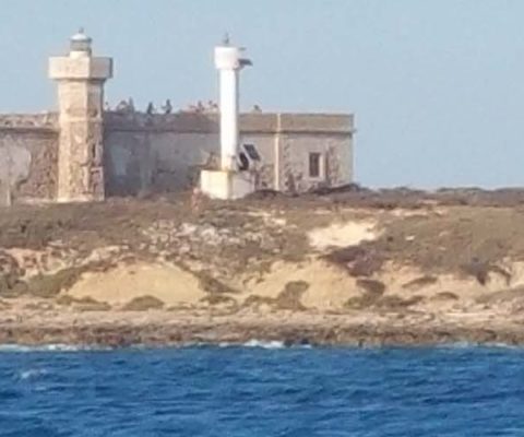 Marina di Ragusa Portopalo fortezza periplo Sicilia Fontaine Pajot Saba 50 catamarano barca a vela