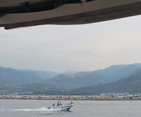 Milazzo Portorosa costa periplo Sicilia Fontaine Pajot Saba 50 catamarano barca a ve